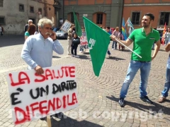 I dipendenti di Villa Rosa in piazza