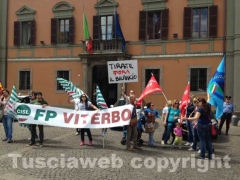I dipendenti di Villa Rosa in piazza