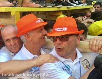 I facchini alla festa dei Gigli di Nola