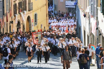 Viterbo - I facchini dalla basilica di santa Rosa al boschetto