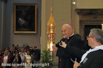 Viterbo - I facchini dalla basilica di santa Rosa al boschetto