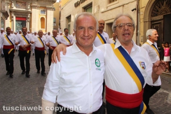 I facchini per le vie della città per il giro delle Sette chiese