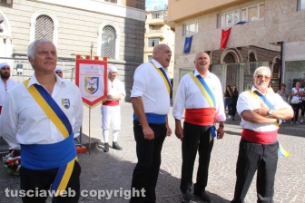 I facchini per le vie della città per il giro delle Sette chiese