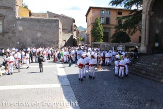 I facchini per le vie della città per il giro delle Sette chiese