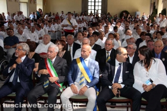 I facchini per le vie della città per il giro delle Sette chiese