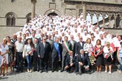 Il raduno a palazzo papale