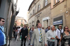 Le autorità a piazza delle Erbe