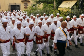 I facchini sfilano per la città