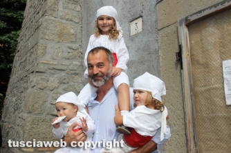 Raffaele Ascenzi coi figli facchini