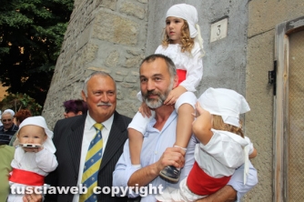 Raffaele Ascenzi coi figli facchini