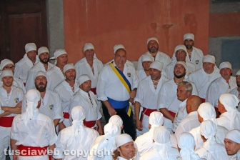 Viterbo - I facchini verso San Sisto