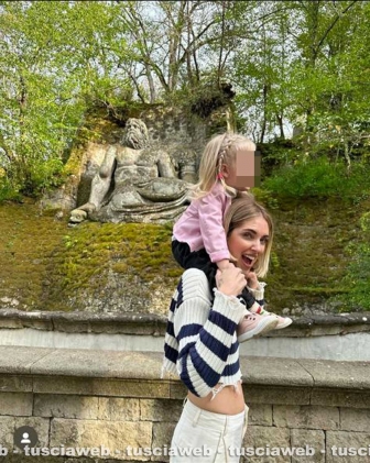Chiara Ferragni e la figlia Vittoria al parco dei mostri a Bomarzo