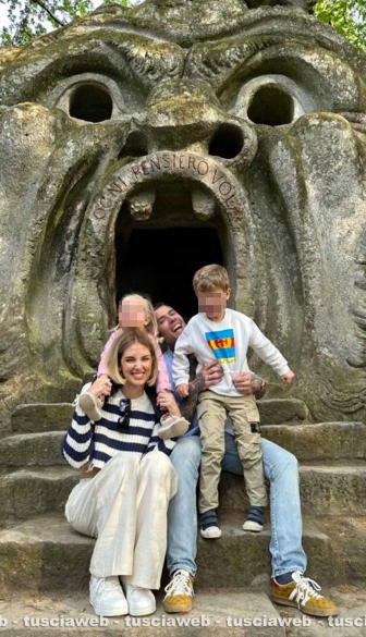 Fedez, Chiara Ferragni e i bambini al parco dei mostri di Bomarzo