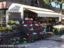 I fiori dei chioschi al cimitero San Lazzaro