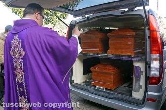 I funerali della famiglia Bastiani