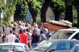 Viterbo - I funerali di Deborah Laezza