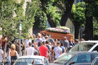 Viterbo - I funerali di Deborah Laezza