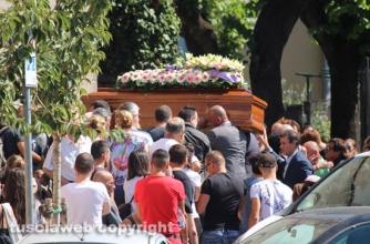 Viterbo - I funerali di Deborah Laezza