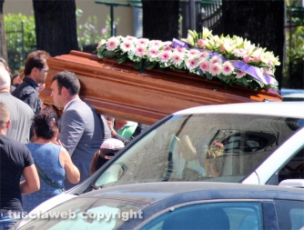 Viterbo - I funerali di Deborah Laezza