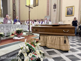 Valentano - I funerali di don Franco Magalotti