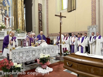 Valentano - I funerali di don Franco Magalotti