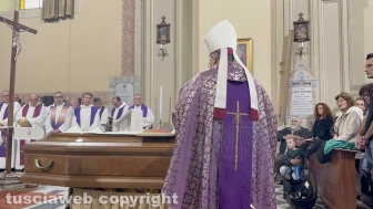 Valentano - I funerali di don Franco Magalotti