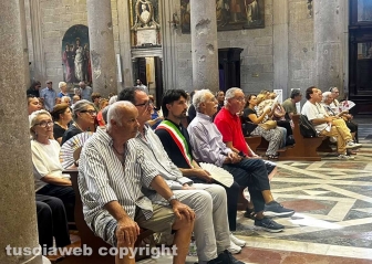 Viterbo - I funerali di don Giuseppe Giulianelli officiati dal vescovo Orazio Francesco Piazza - Il sindaco di Villa San Giovanni in Tuscia Fabio Latini