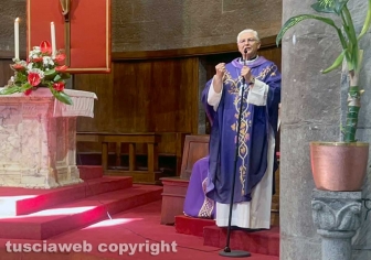 Viterbo - I funerali di don Giuseppe Giulianelli officiati dal vescovo Orazio Francesco Piazza