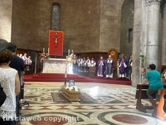 Viterbo - I funerali di don Giuseppe Giulianelli officiati dal vescovo Orazio Francesco Piazza
