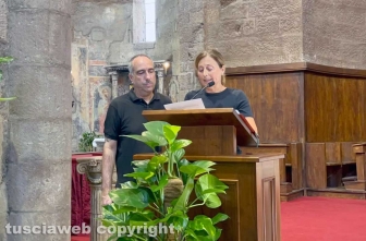 Viterbo - I funerali di don Giuseppe Giulianelli officiati dal vescovo Orazio Francesco Piazza - La nipote Patrizia Della Rocca