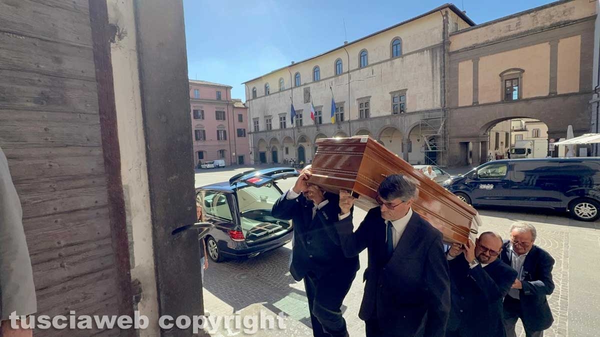 Viterbo - I funerali di don Ivo Bruni