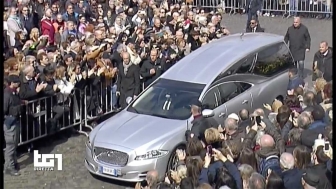 Roma - Nella chiesa degli artisti a piazza del Popolo i funerali di Fabrizio Frizzi