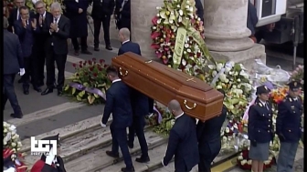 Roma - Nella chiesa degli artisti a piazza del Popolo i funerali di Fabrizio Frizzi