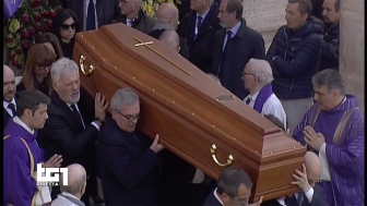 Roma - Nella chiesa degli artisti a piazza del Popolo i funerali di Fabrizio Frizzi