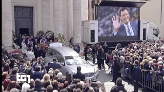 Roma - Nella chiesa degli artisti a piazza del Popolo i funerali di Fabrizio Frizzi