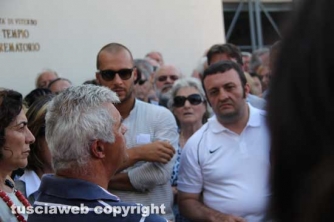 Il figlio Roberto con gli occhiali scuri