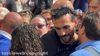 Ronciglione - I funerali di Nadia Ferrari - Marco Mengoni