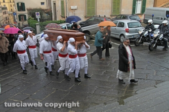 I funerali di Nello - Da casa di S. Rosa alla basilica