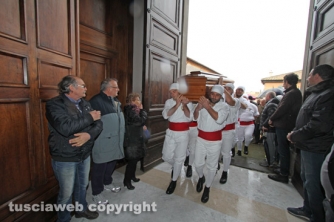 I funerali di Nello - Da casa di S. Rosa alla basilica