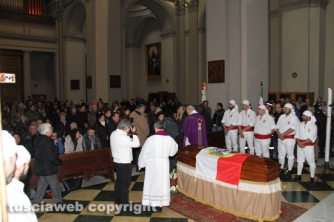 I funerali di Nello –  La celebrazione