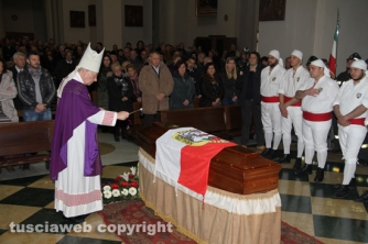 I funerali di Nello –  La celebrazione