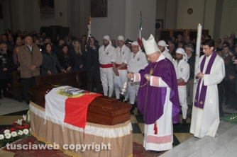 I funerali di Nello –  La celebrazione