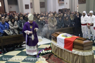 I funerali di Nello –  La celebrazione