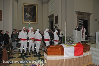 I funerali di Nello –  La celebrazione