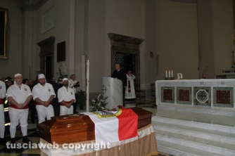 I funerali di Nello –  La celebrazione