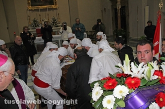 I funerali di Nello –  La celebrazione