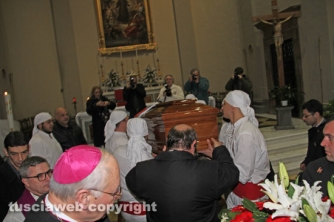 I funerali di Nello –  La celebrazione