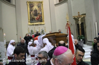 I funerali di Nello –  La celebrazione