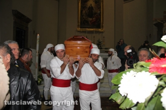 I funerali di Nello –  La celebrazione