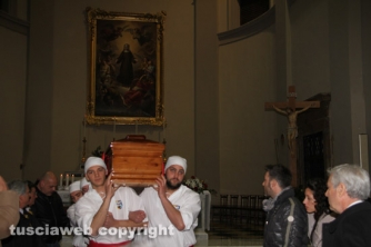 I funerali di Nello –  La celebrazione
